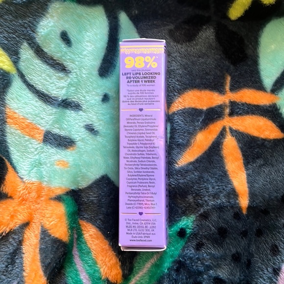 Too Faced Lip Injection Maximum Plump Strength Plumper Gloss -blueberry buzz - Picture 2 of 6